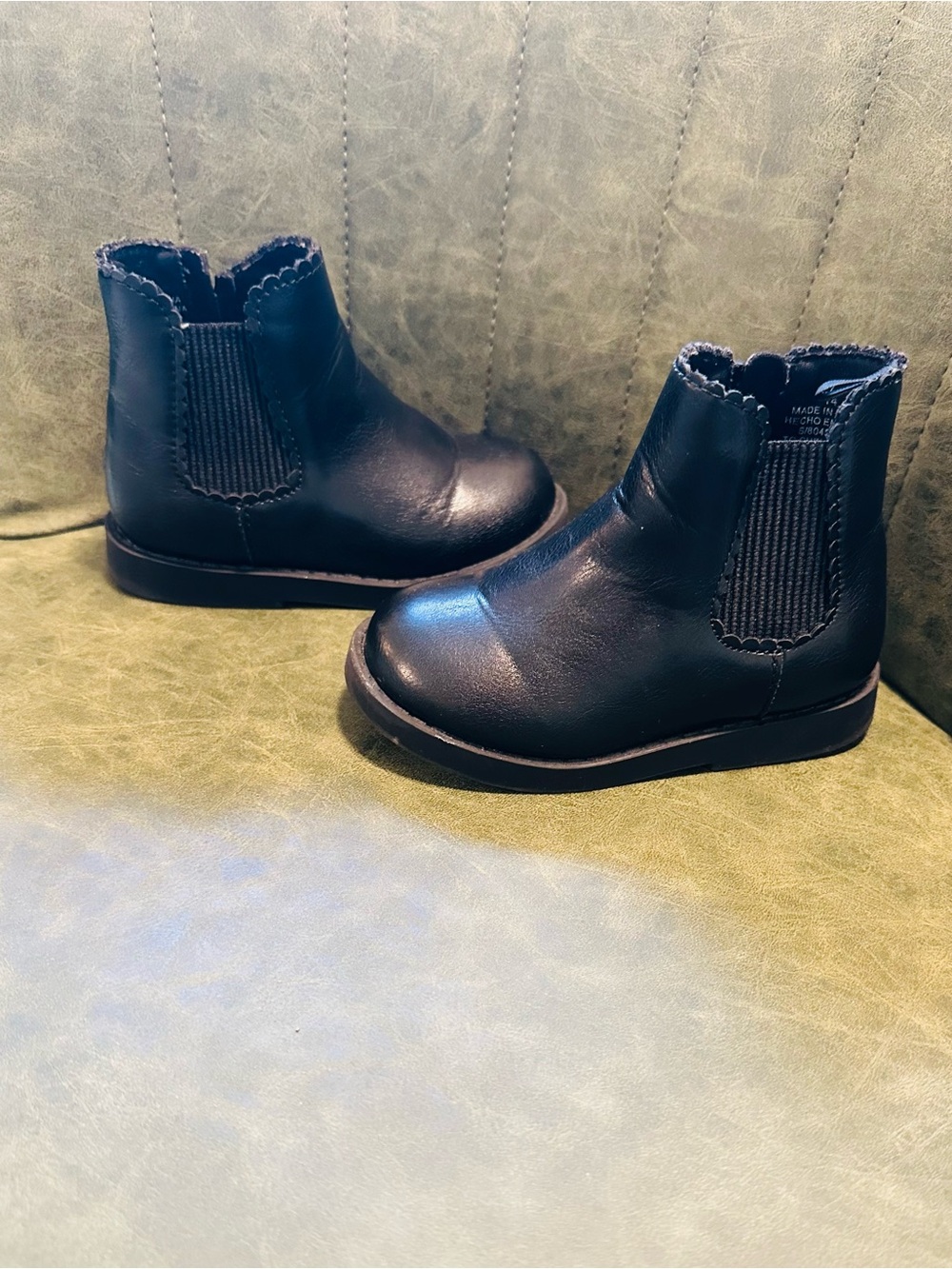 Old Navy Black Kids Chelsea Ankle Boots